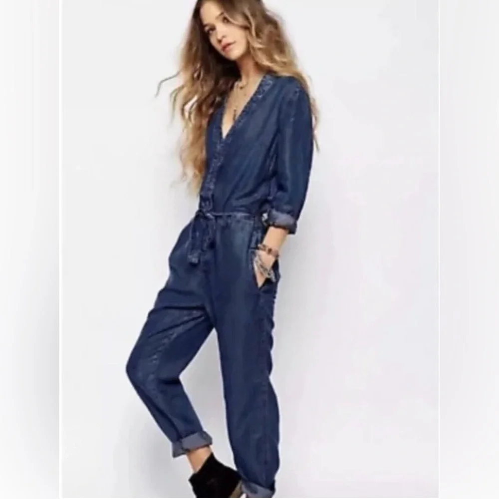 Free People Chambray V-Neck Utility Jumpsuit Tie Waist Size 4 NWT